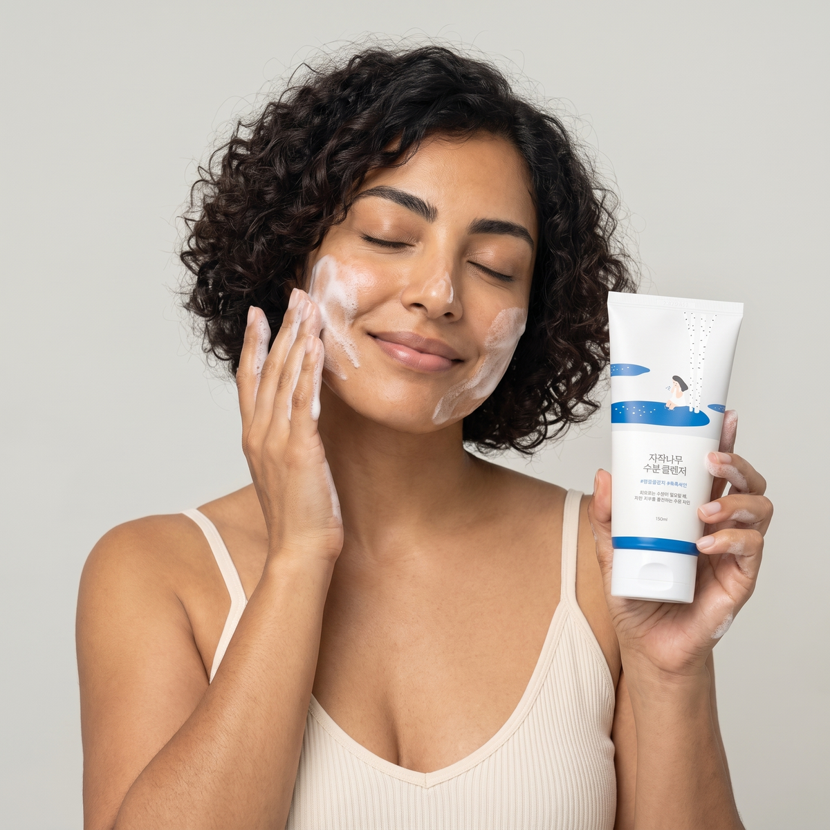 round lab birch juice moisturizing cleanser — real texture experience